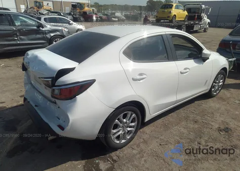 2017 Toyota Yaris Ia из США, поврежденный, VIN 3MYDLBYVXHY157008
